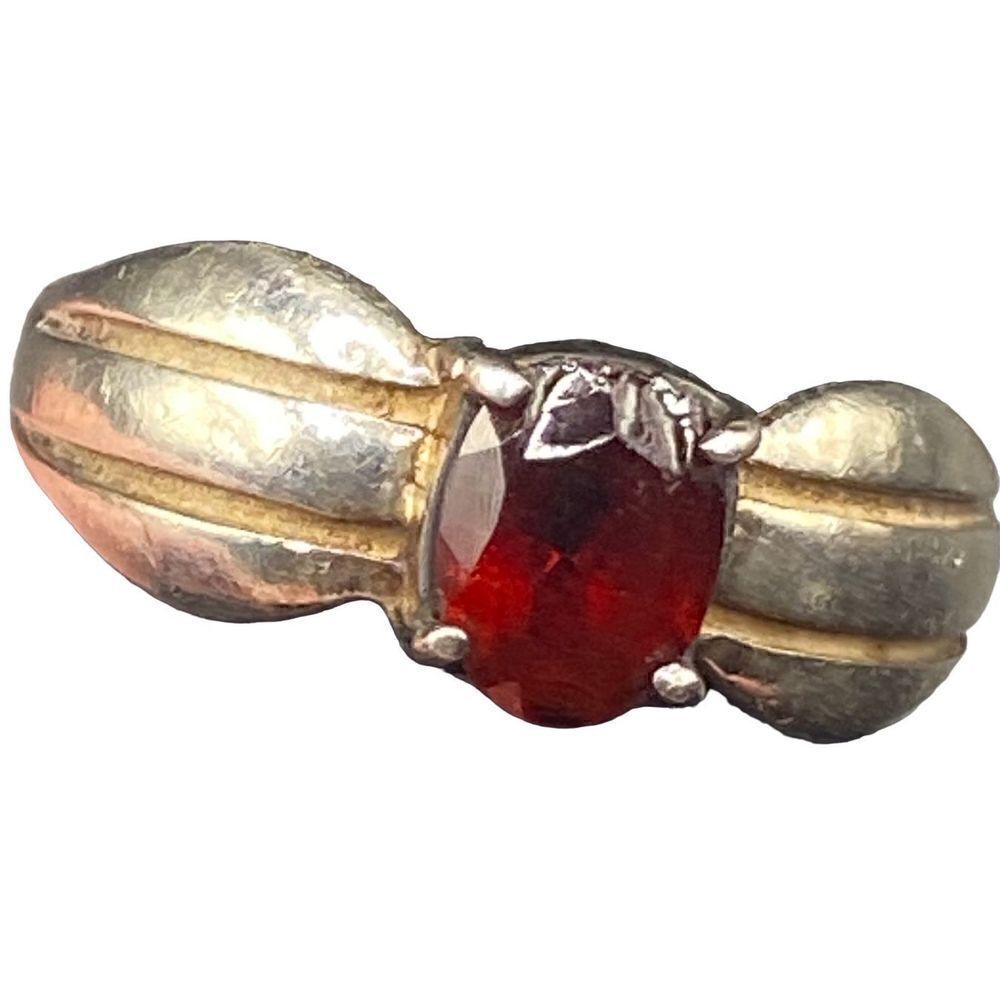 Sterling silver 925 oval garnet ring 6.25 small chip
